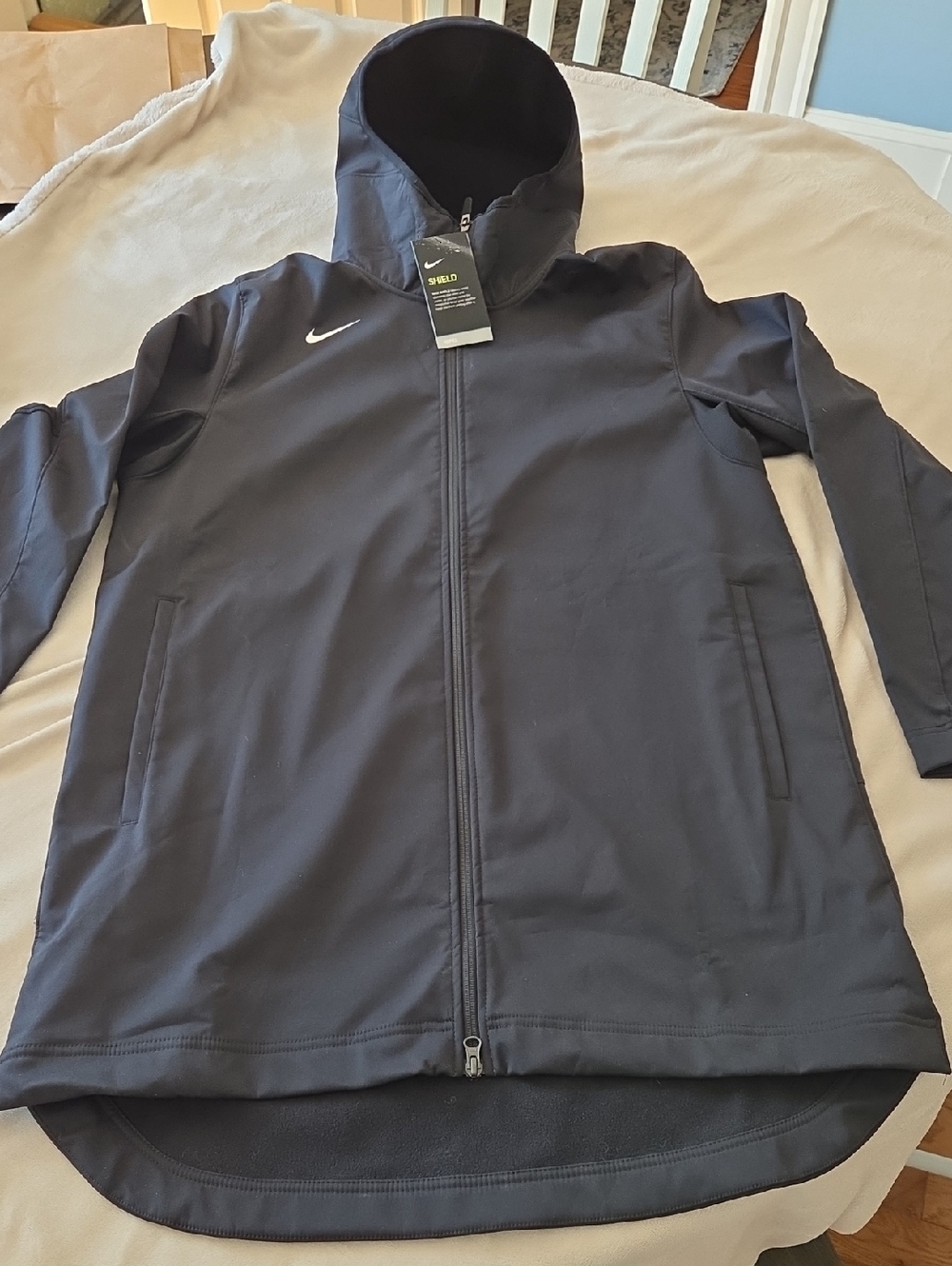 BNWT Men's Nike Shield Field Jacket. Size L